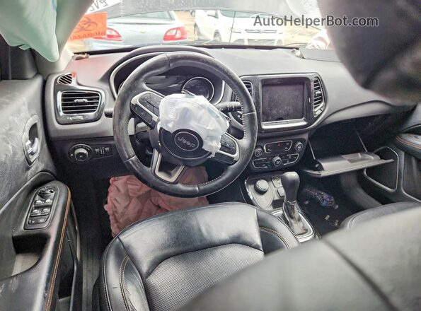 3C4NJDCB5JT341051 2018 JEEP COMPASS Black Вид панелі приладів