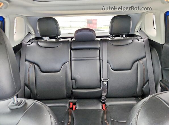 3C4NJDCB5JT414953 2018 JEEP COMPASS Синий Вид задних сидений
