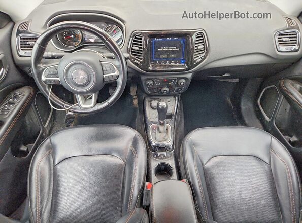 3C4NJDCB5JT414953 2018 JEEP COMPASS Синий Вид панели приборов