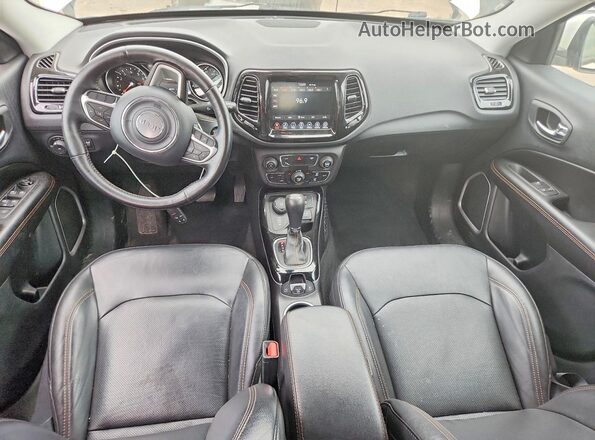 3C4NJDCB5KT601076 2019 JEEP COMPASS White Dashboard view