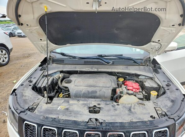 3C4NJDCB5KT601076 2019 JEEP COMPASS White Engine compartment view