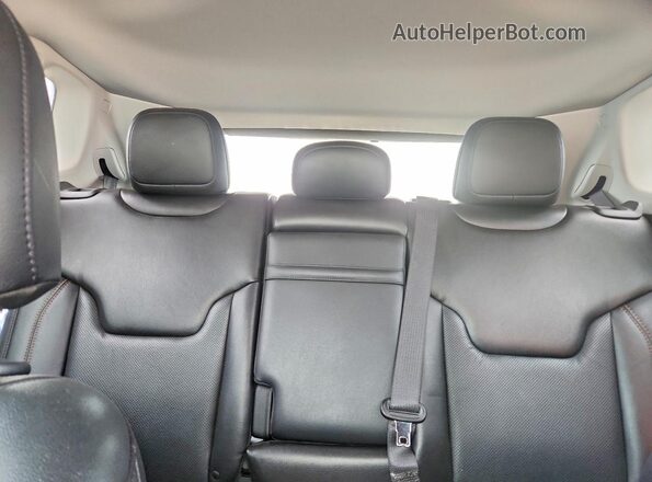 3C4NJDCB5KT601076 2019 JEEP COMPASS White Rear seats view