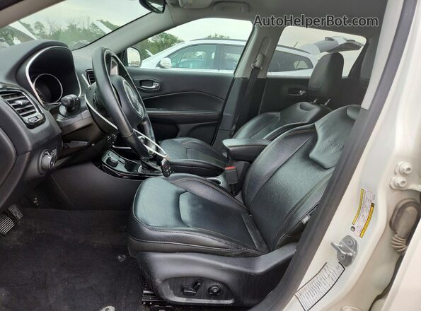 3C4NJDCB5KT601076 2019 JEEP COMPASS White Front interior view