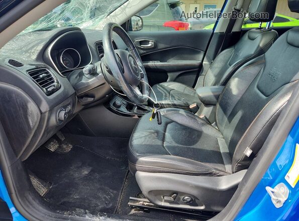 3C4NJDCB5MT596058 2021 JEEP COMPASS Blue Widok wnętrza z przodu