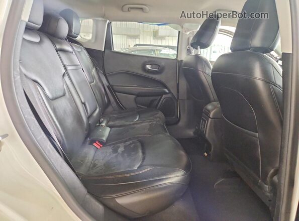 3C4NJDCB6JT104584 2018 JEEP COMPASS Белый Вид задних сидений