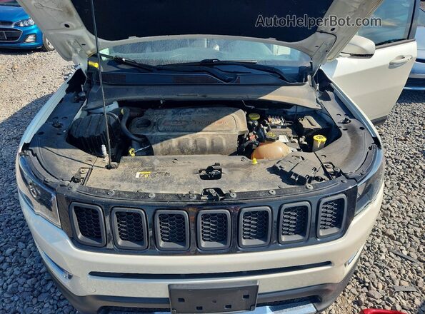 3C4NJDCB6JT163618 2018 JEEP COMPASS Белый Вид задней части салона