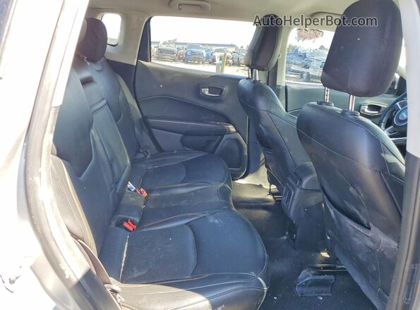 3C4NJDCB6KT771821 2019 JEEP COMPASS Silver Rear seats view