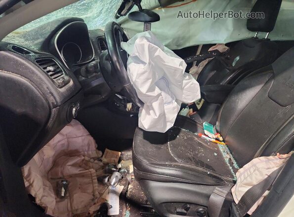 3C4NJDCB6MT500504 2021 JEEP COMPASS White Vista interior delantera