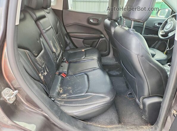 3C4NJDCB7JT135696 2018 JEEP COMPASS Charcoal უკანა სალონის ხედი