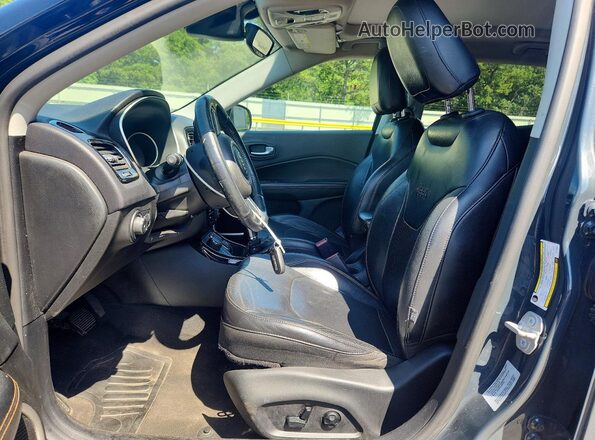 3C4NJDCB7JT143992 2018 JEEP COMPASS Gray Front interior view
