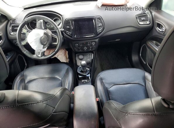 3C4NJDCB7JT246636 2018 JEEP COMPASS White Dashboard view