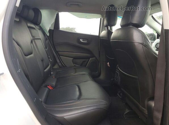 3C4NJDCB7JT246636 2018 JEEP COMPASS White Rear seats view