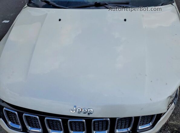 3C4NJDCB7JT246636 2018 JEEP COMPASS White Rear interior view