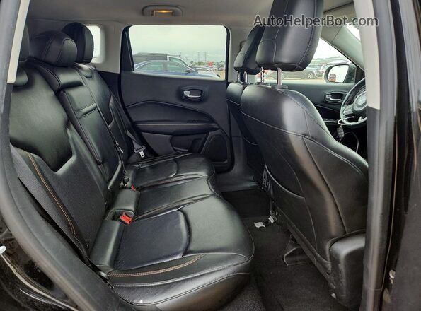 3C4NJDCB7JT341603 2018 JEEP COMPASS Black Rear seats view