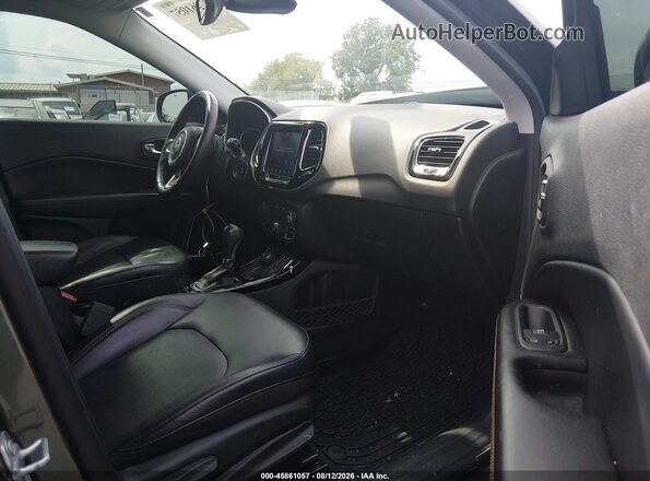 3C4NJDCB7JT404232 2018 JEEP COMPASS Green წინა სალონის ხედი