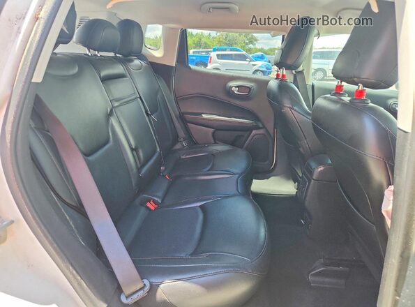 3C4NJDCB7KT780687 2019 JEEP COMPASS White უკანა სალონის ხედი