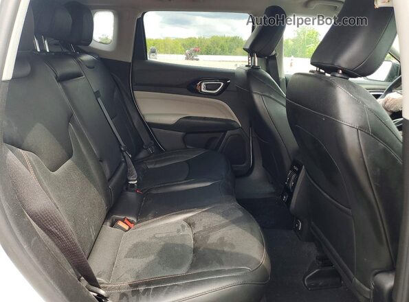 3C4NJDCB7NT185231 2022 JEEP COMPASS Белый Вид задней части салона