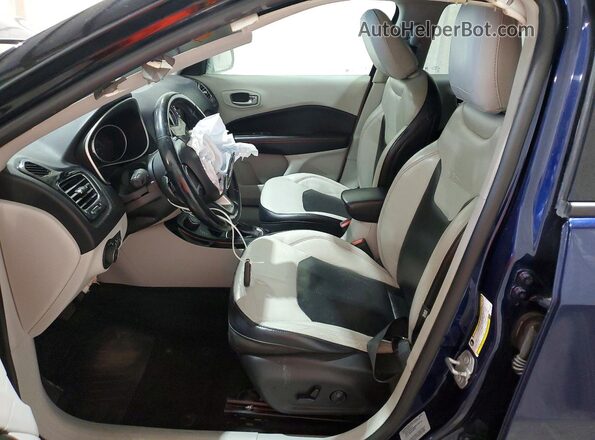 3C4NJDCB8JT131804 2018 JEEP COMPASS Синий Вид салона спереди