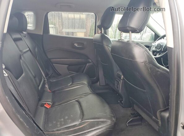3C4NJDCB8JT201673 2018 JEEP COMPASS Gray უკანა სალონის ხედი