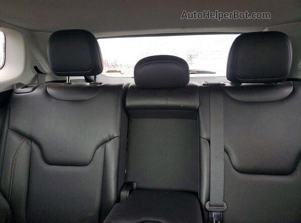 3C4NJDCB8KT645833 2019 JEEP COMPASS Red Rear seats view