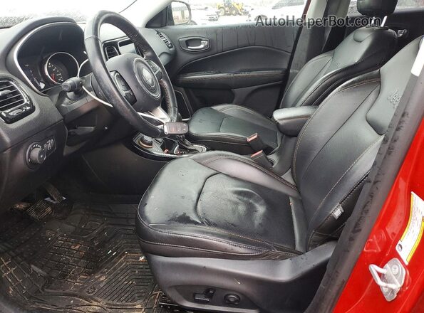 3C4NJDCB8KT645833 2019 JEEP COMPASS Red Front interior view