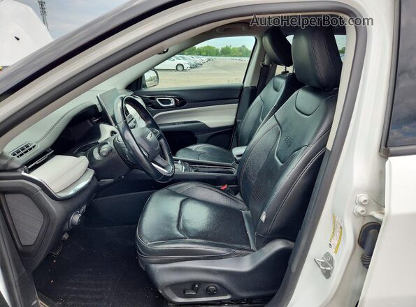 3C4NJDCB8NT110554 2022 JEEP COMPASS White Front interior view