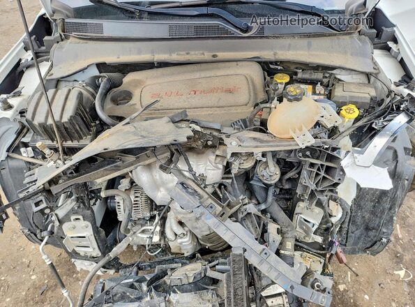 3C4NJDCB8NT110554 2022 JEEP COMPASS White Engine compartment view