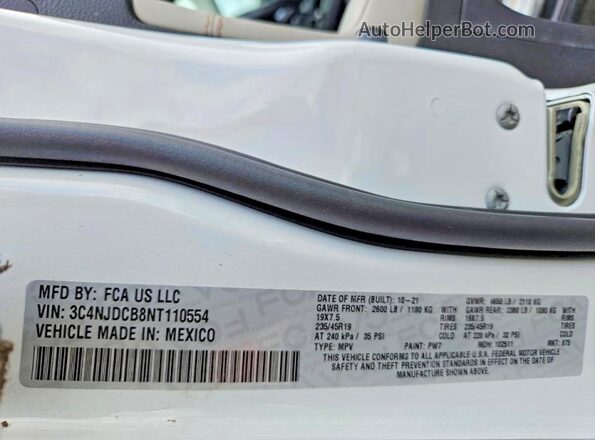 3C4NJDCB8NT110554 2022 JEEP COMPASS White 360 interior view