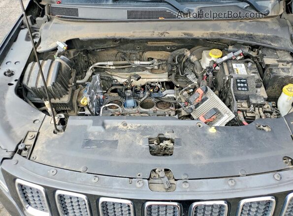 3C4NJDCB9JT258982 2018 JEEP COMPASS Black ძრავის განყოფილების ხედი