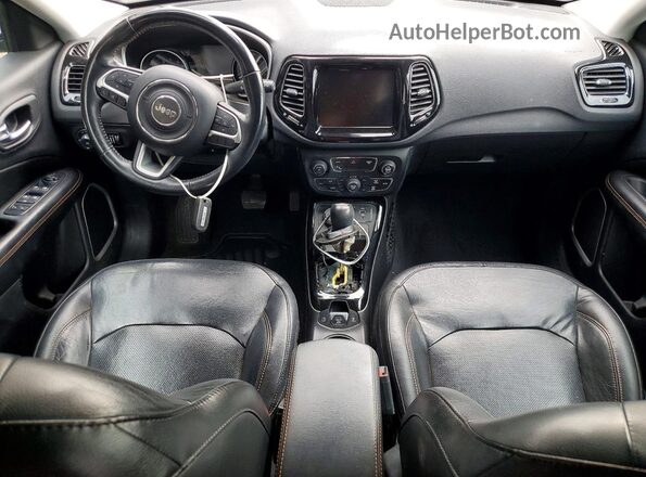 3C4NJDCB9JT258982 2018 JEEP COMPASS Black წინა პანელის ხედი