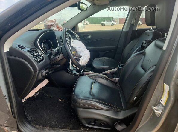 3C4NJDCB9KT724119 2019 JEEP COMPASS Серый Вид салона спереди