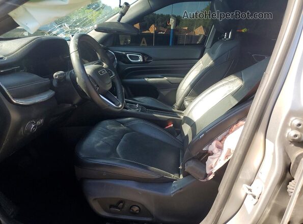 3C4NJDCB9NT116928 2022 JEEP COMPASS Серебряный Вид салона спереди