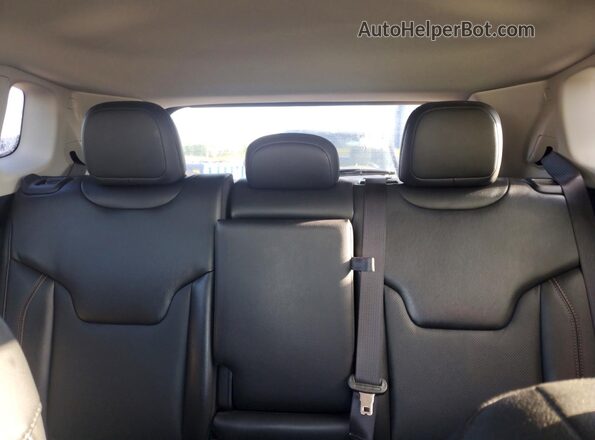 3C4NJDCB9NT154496 2022 JEEP COMPASS White Vista de los asientos traseros