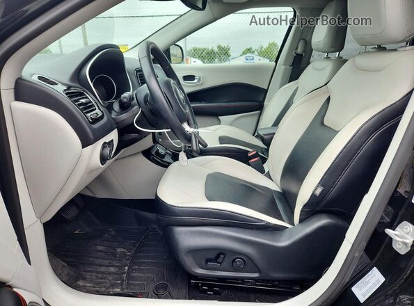 3C4NJDCBXHT641730 2017 JEEP COMPASS Black Widok wnętrza z przodu