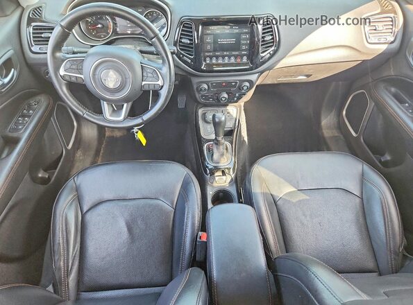 3C4NJDCBXKT673195 2019 JEEP COMPASS Black Widok deski rozdzielczej