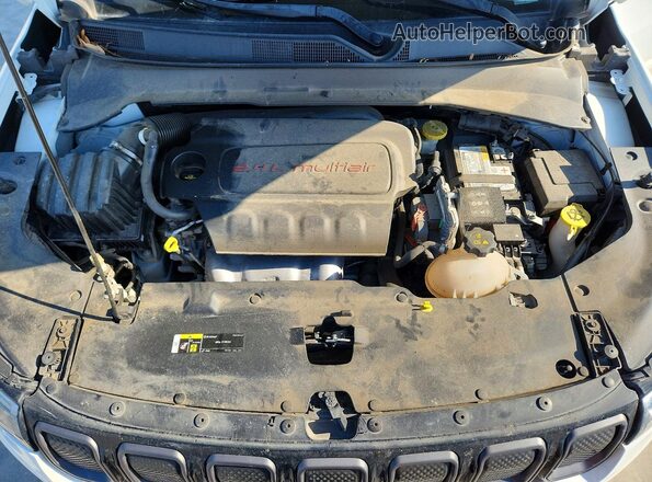 3C4NJDCBXNT172201 2022 JEEP COMPASS Белый Вид задней части салона