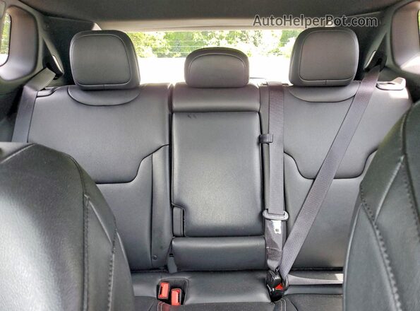3C4NJDCN0ST556669 2025 JEEP COMPASS White Vista de los asientos traseros