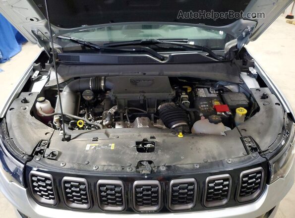 3C4NJDCN1TT184437 2026 JEEP COMPASS Серебряный Вид подкапотного пространства