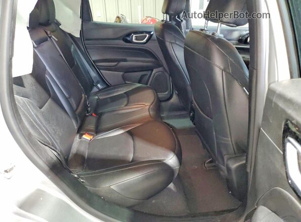 3C4NJDCN1TT184437 2026 JEEP COMPASS Серебряный Вид задней части салона