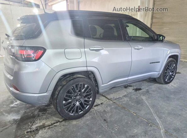 3C4NJDCN2RT587979 2024 JEEP COMPASS Серебряный Задняя правая четверть