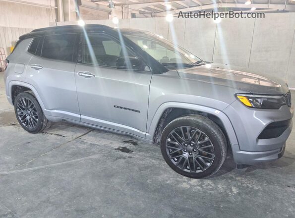 3C4NJDCN2RT587979 2024 JEEP COMPASS Серебряный Передняя правая четверть