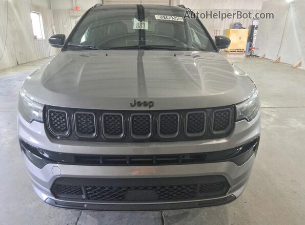 3C4NJDCN2RT587979 2024 JEEP COMPASS Серебряный Вид спереди