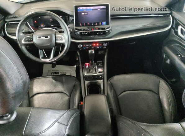 3C4NJDCN2RT587979 2024 JEEP COMPASS Серебряный Вид панели приборов