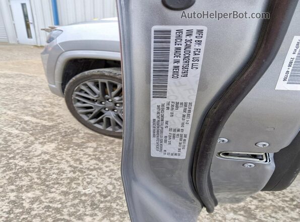 3C4NJDCN2RT587979 2024 JEEP COMPASS Серебряный Вид наклейки с VIN-кодом