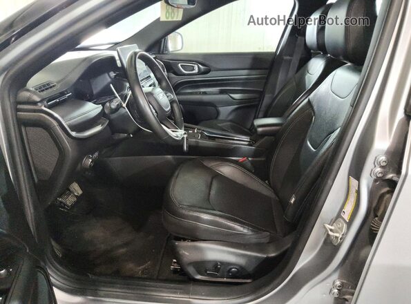 3C4NJDCN2RT587979 2024 JEEP COMPASS Серебряный Вид салона спереди