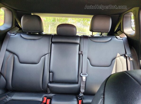 3C4NJDCN2RT597461 2024 JEEP COMPASS Red Widok tylnych siedzeń
