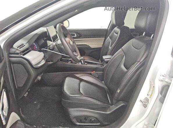 3C4NJDCN2ST513144 2025 JEEP COMPASS Белый Вид салона спереди