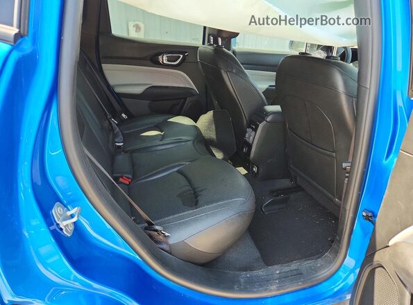 3C4NJDCN2ST619660 2025 JEEP COMPASS Blue Widok tylnych siedzeń
