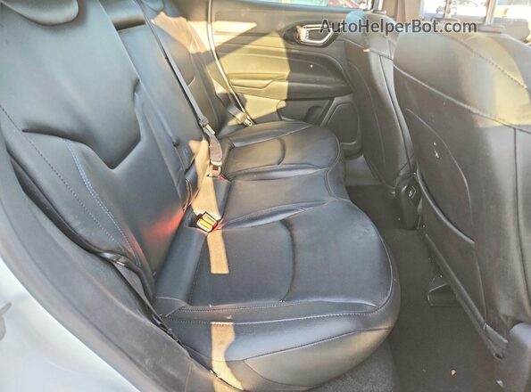 3C4NJDCN2TT177433 2026 JEEP COMPASS White Вид задніх сидінь