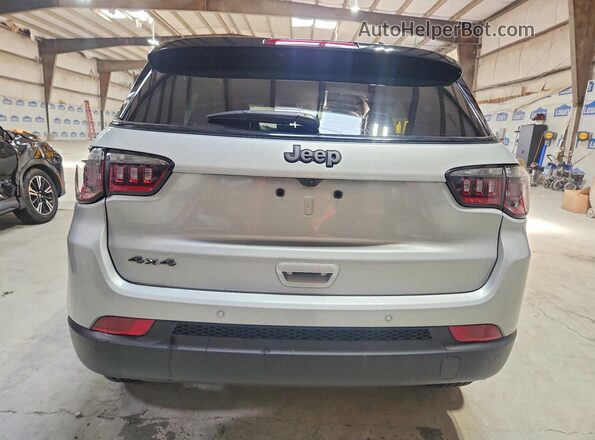 3C4NJDCN2TT177738 2026 JEEP COMPASS Silver Widok tylnych siedzeń